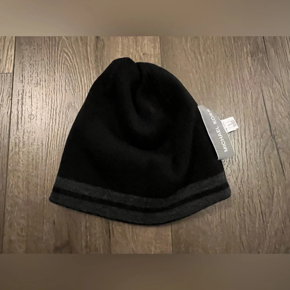 NWT Michael Kors Reversible Hat Beanie Black One Size Fits Most - Picture 5 of 10
